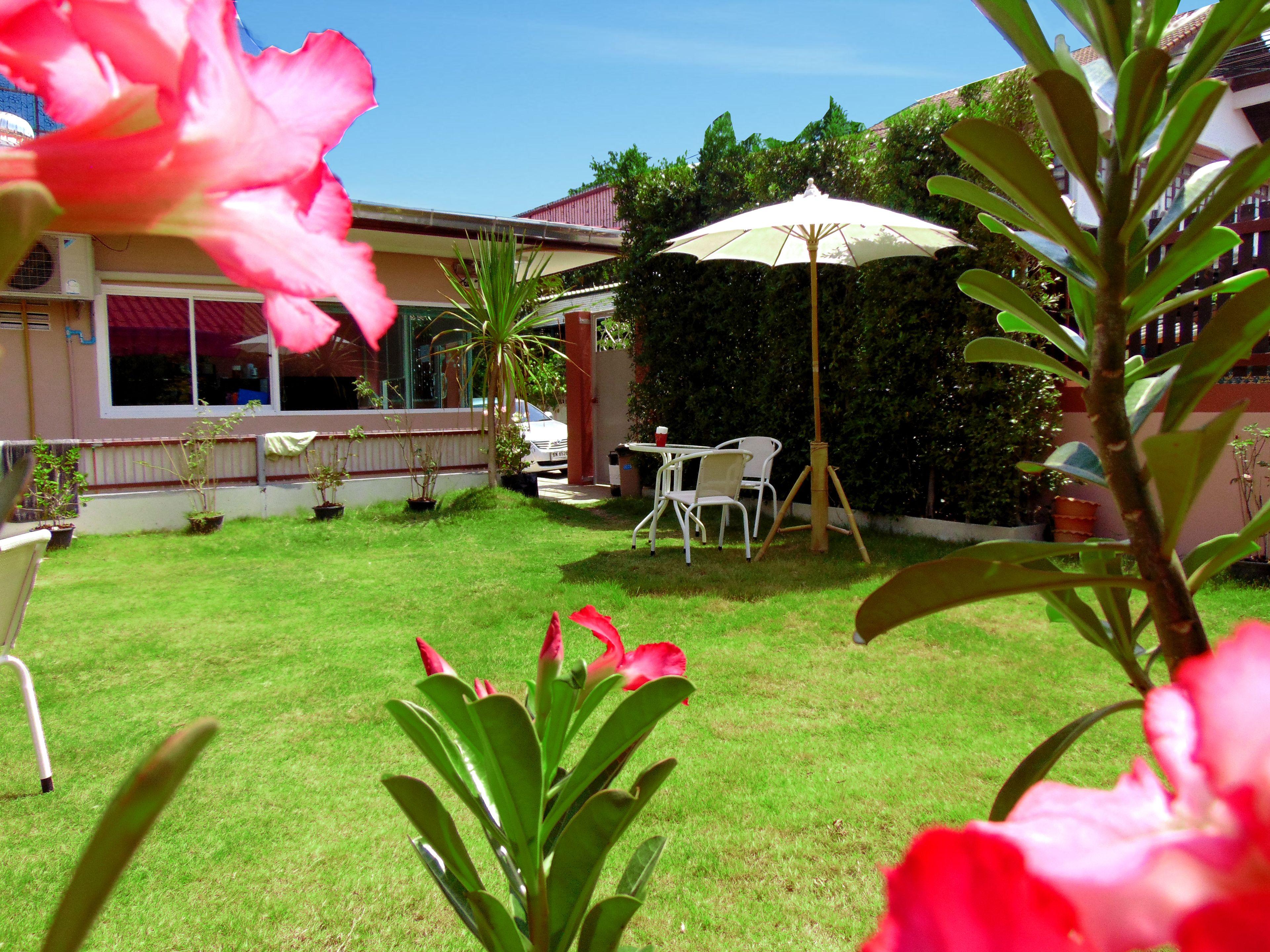 Queen Room Garden View